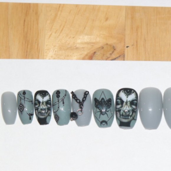 Grey Gothic with black chain-press on nail set - Picture 3 of 9